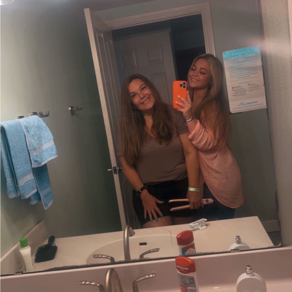 Meet your Posher, Marissa - Picture 1 of 1